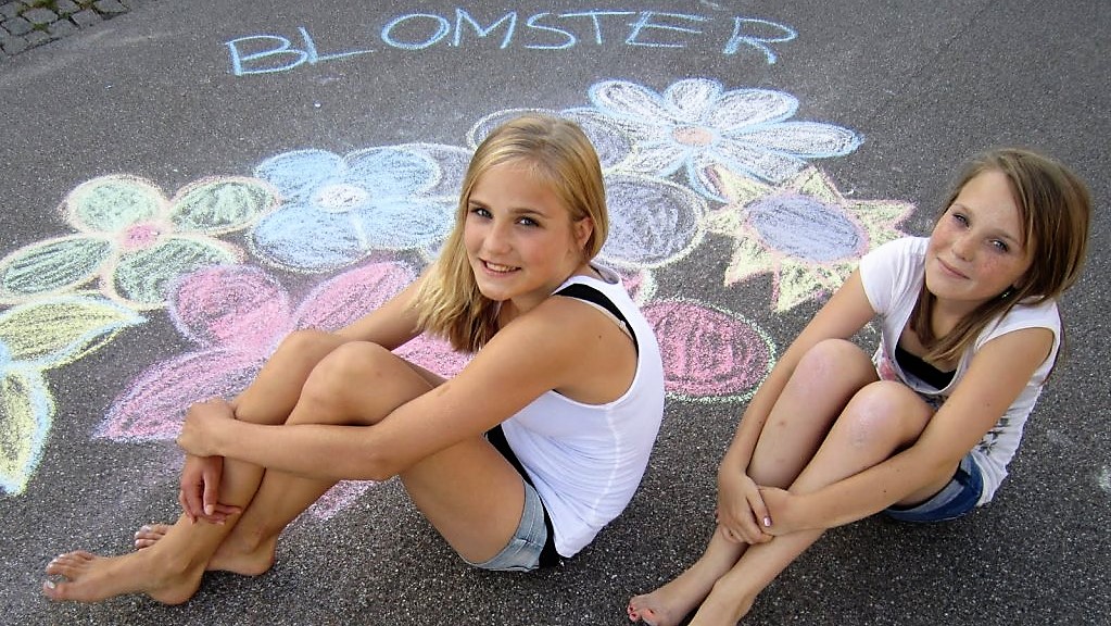 Thea og Emma kommer på besøg